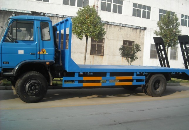 東風(fēng)多利卡挖機(jī)平板拖車價格多利卡鉤釘機(jī)運(yùn)輸車圖片生產(chǎn)廠家