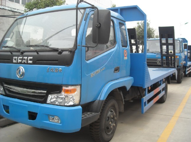 東風(fēng)勁卡鉤釘機(jī)平板拖車東風(fēng)挖機(jī)拖車