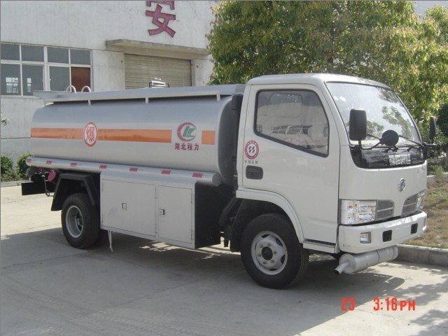 東風福瑞卡油罐車，3噸流動加油車，4噸加油車