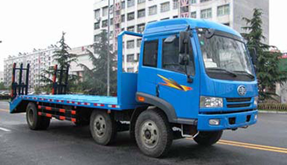 型江淮平板運(yùn)輸車_挖機(jī)拖車_挖機(jī)運(yùn)輸車_鉤機(jī)拖車_工程運(yùn)輸車（圖）