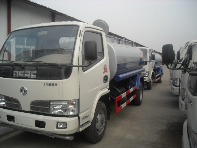 5噸灑水車 6噸灑水車 小型噴灑水車哪里買 東風小型園林綠化灑水車