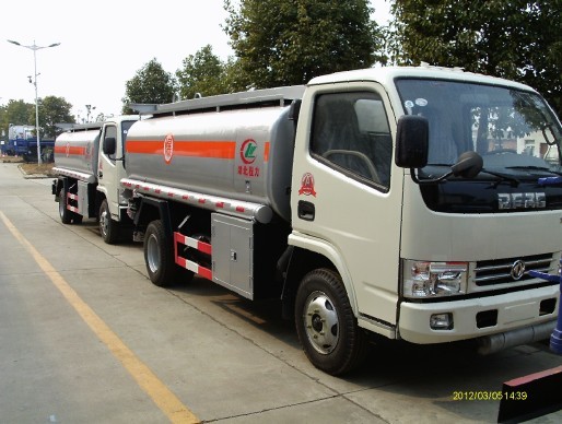 東風(fēng)流動油罐車 東風(fēng)小型加油車 東風(fēng)液罐油車 東風(fēng)加油車