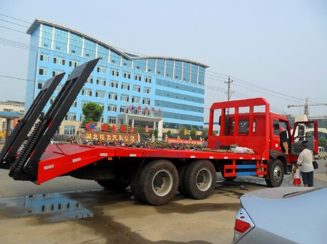 貴州 遵義哪里有買平板車 平板挖機拖車 平板運輸車 價格低 質(zhì)量好