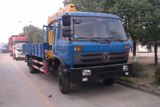 隨車起重運輸車  直臂式隨車吊