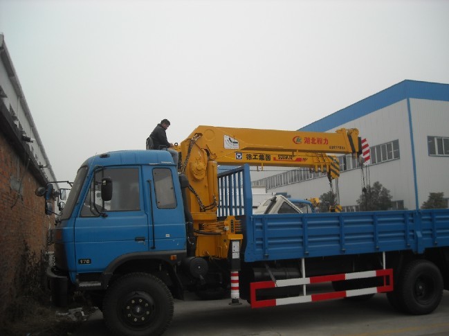 隨車起重運(yùn)輸車 折臂式吊機(jī) 多功能隨車吊 買吊車 找魏總 貼心服務(wù)