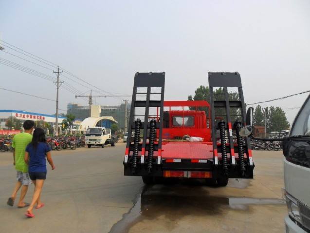 東莞-梅州 哪里有賣(mài)后八輪平板拖車的？拖車廠家直銷 急需一臺(tái)后八輪