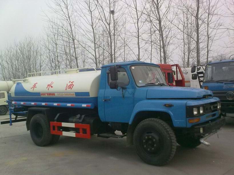 哪公司生產(chǎn)的尖頭灑水車最便宜?價格最低的8噸灑水車（140）