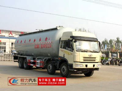 要經(jīng)常檢查散裝水泥車(chē)變速箱油液位是否正常