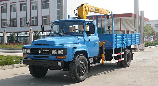 東風(fēng)尖頭隨車起重運(yùn)輸車