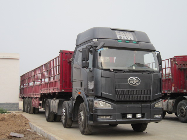 二手東風(fēng)天龍雙驅(qū)牽引車，