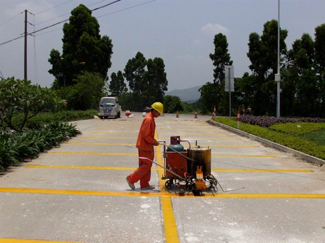 陽(yáng)江停車場(chǎng)劃線、公路劃線、小區(qū)劃線、工業(yè)區(qū)劃線