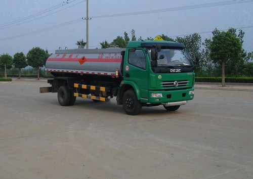 東風(fēng)民用運油車