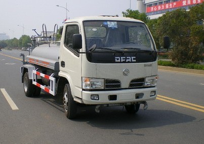 東風(fēng)多利卡小型8噸灑水車廠家直銷配置參數(shù) 綠化噴灑車價格圖片