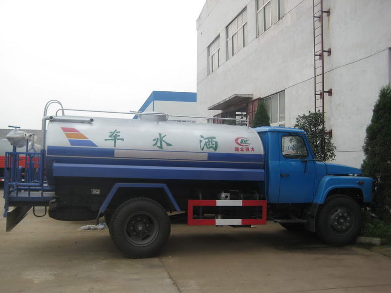 灑水車(chē)——東風(fēng)140尖頭綠化噴灑車(chē)