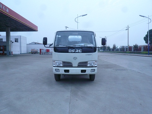 東風(fēng)小霸王灑水車(chē)報(bào)價(jià)，5噸灑水車(chē)專(zhuān)業(yè)生產(chǎn)廠(chǎng)家，環(huán)衛(wèi)灑水車(chē)專(zhuān)用