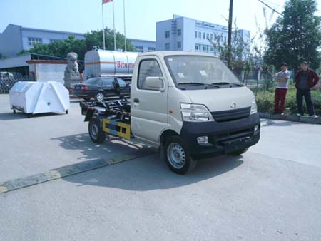 供應(yīng)小型鉤臂式垃圾車在哪兒生產(chǎn)，鉤臂式垃圾車的功能，鉤臂式垃圾車價