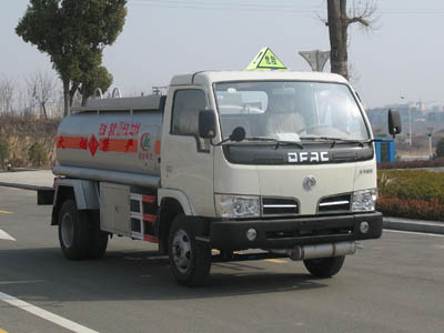 油罐車東風(fēng)福瑞卡加油運(yùn)油車危險品運(yùn)輸車化工半掛運(yùn)輸車