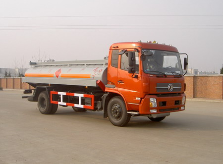 小型運(yùn)油車福田時(shí)代運(yùn)油車(BJ5082GYY1福田運(yùn)油車)