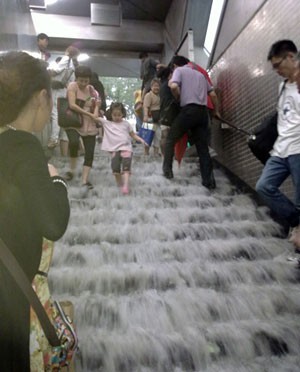 地鐵抗洪防水板》》地下車庫抗洪防水板》》車庫擋水板》》擋水板廠家》