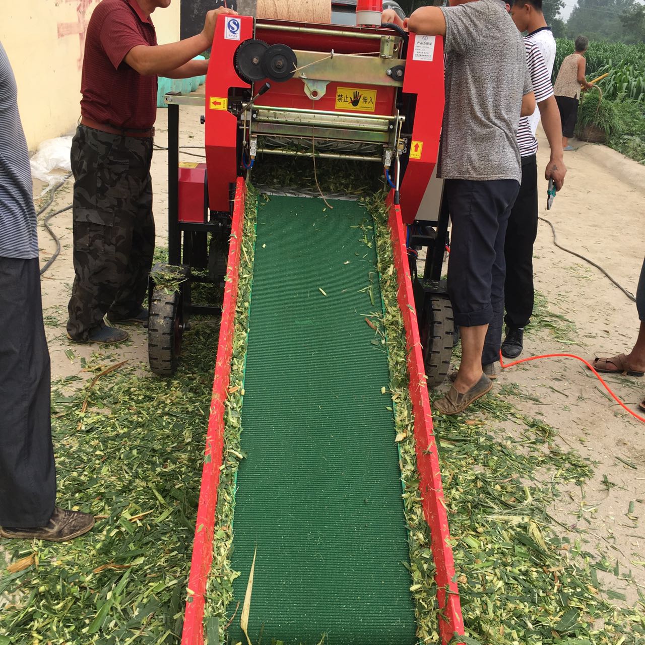 貴州青貯圓捆打包機牛羊養(yǎng)殖玉米秸稈打捆包膜機