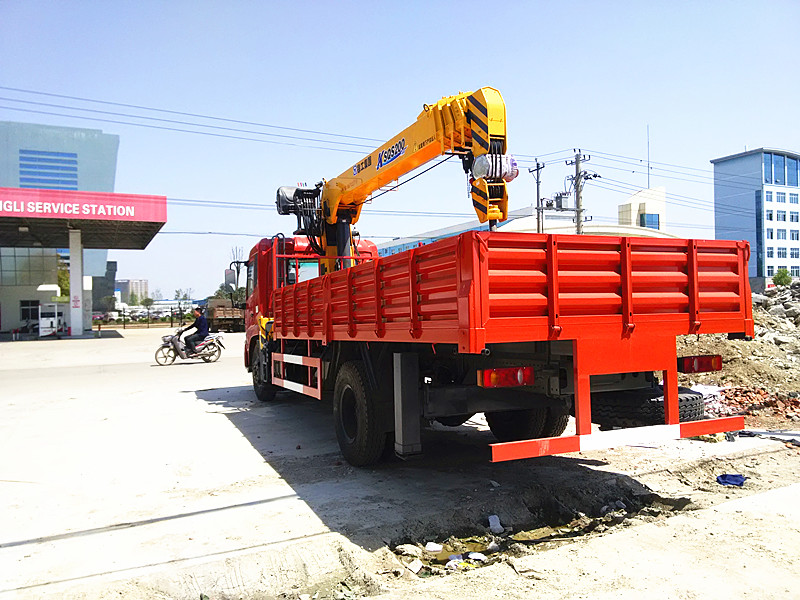 大關(guān)縣隨車吊廠家