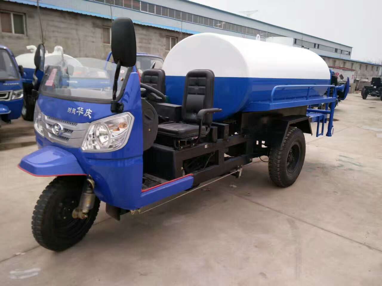 廠(chǎng)家直銷(xiāo)小型多功能三輪吸糞車(chē)大量現(xiàn)車(chē)銷(xiāo)售