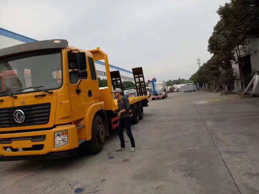 推土機(jī)運輸車平板運輸車、鉤機(jī)運挖輸車