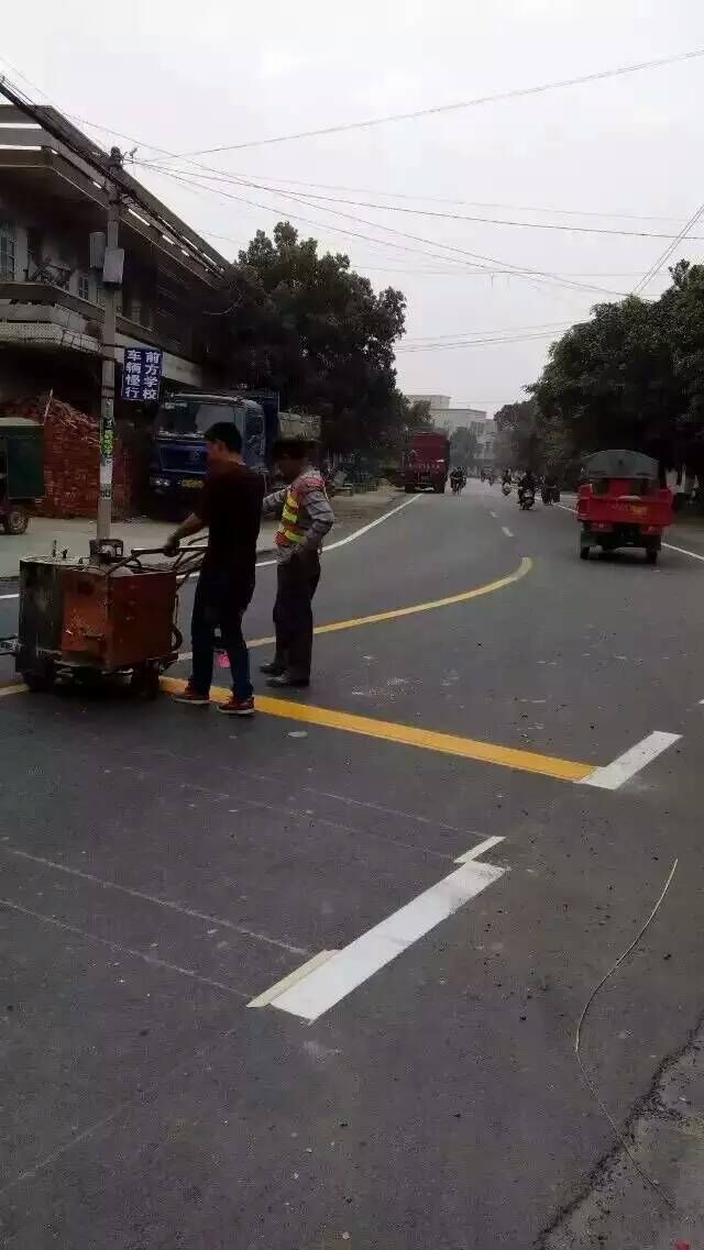 惠州瀝青路車位劃線，惠州停車位劃線價格，承接惠州車庫道路畫線廠家