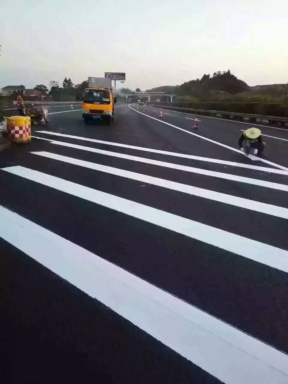 福田馬路標線 福田校區(qū)道路劃減速線 交通標線 車位劃線