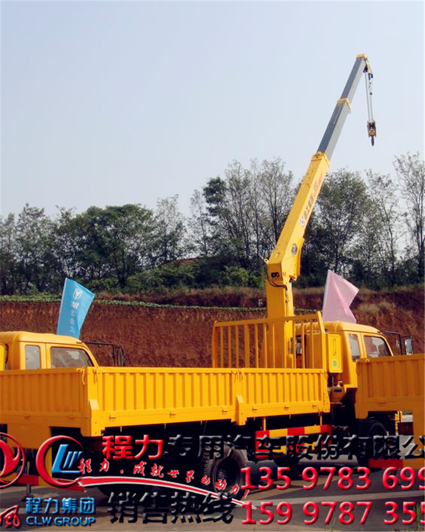 隨車吊運(yùn)輸車三噸五噸八噸十二噸隨車吊運(yùn)輸車價格從優(yōu)好好好