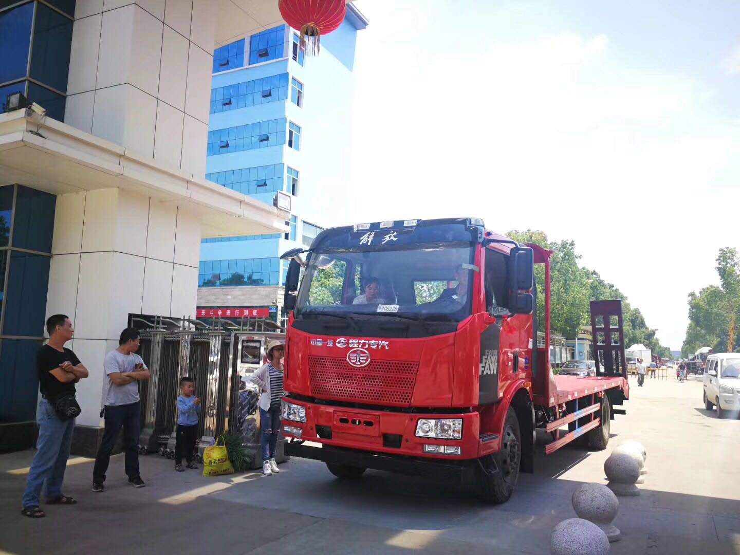 程力專用汽車股份有限公司解放單橋平板運(yùn)輸車