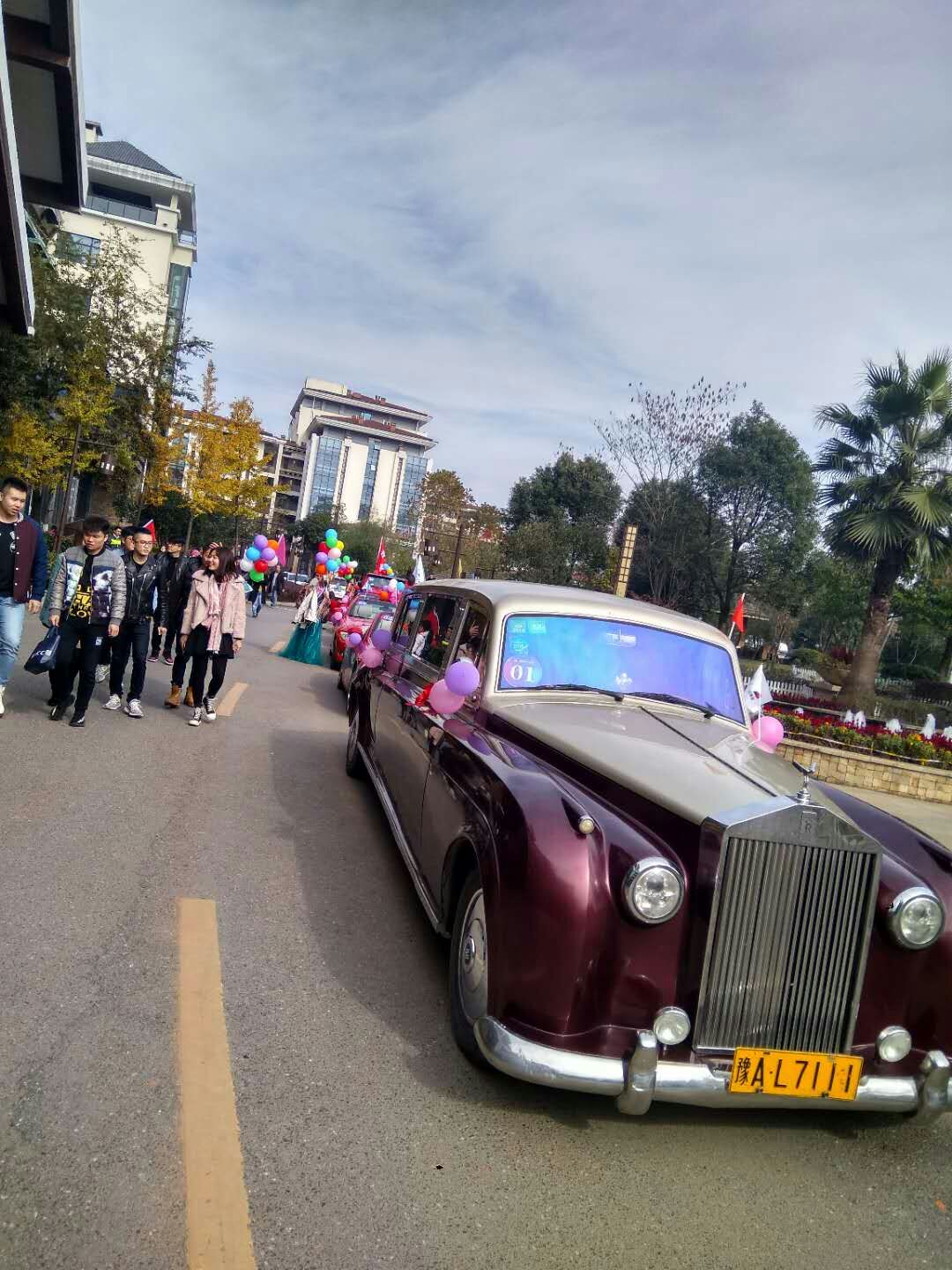 武漢婚車租賃各種豪華婚車出租盡在大唐朝