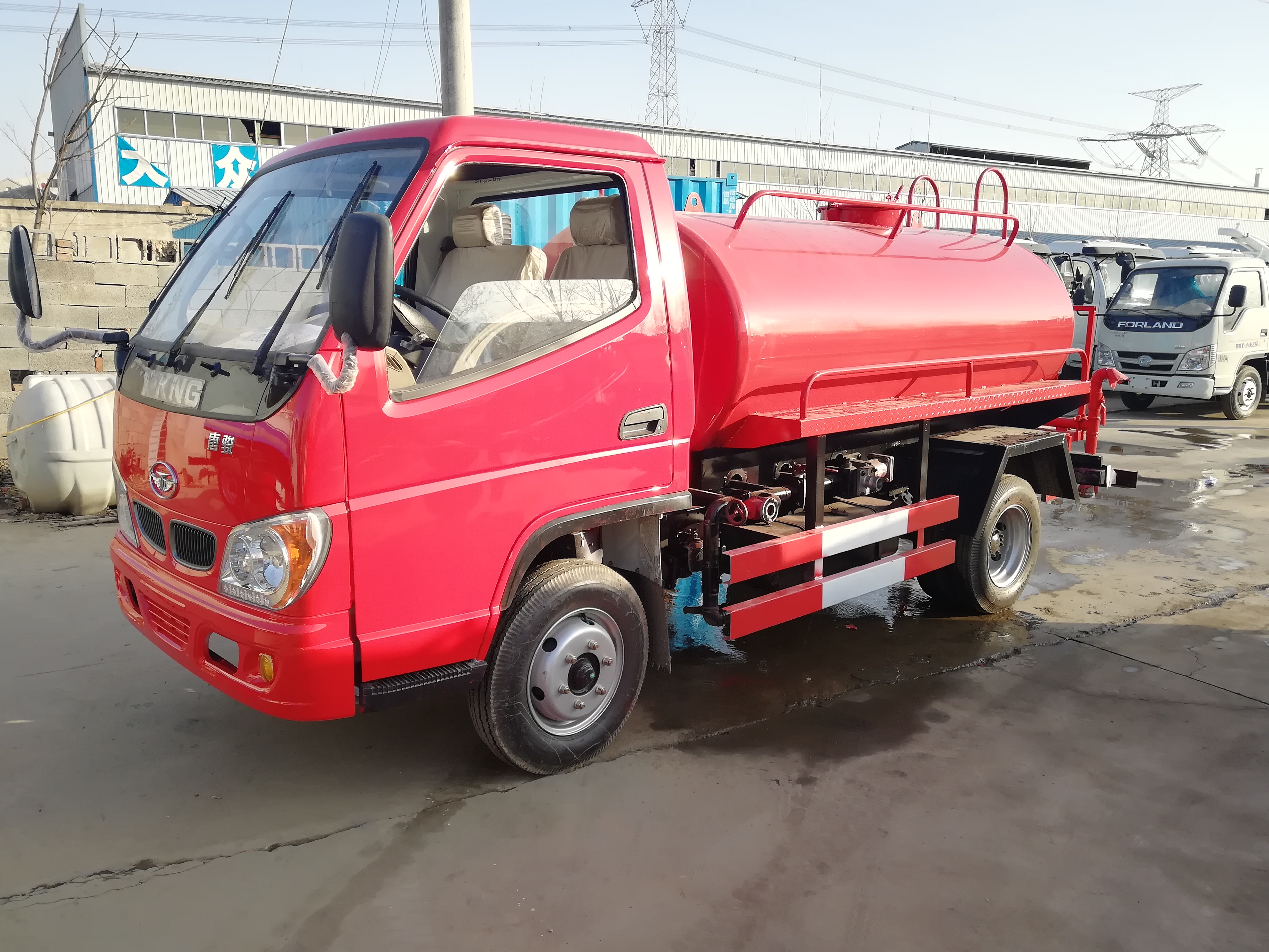 山東煙臺小型灑水車價格小型霧炮車價格小型灑水車廠家