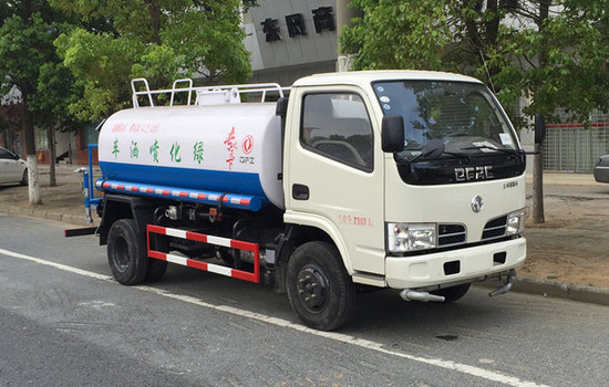 東風(fēng)多利卡5噸灑水車