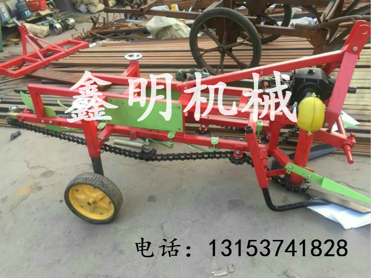 中陽(yáng)家用小型四輪拖拉機(jī)帶動(dòng)花生收獲機(jī)廠家批發(fā)