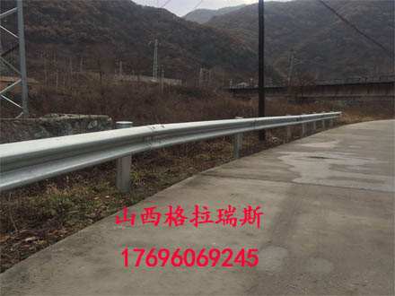 供應(yīng)湖南岳陽張家界GR-A-2E/4E公路波形防撞護欄 安全防護欄