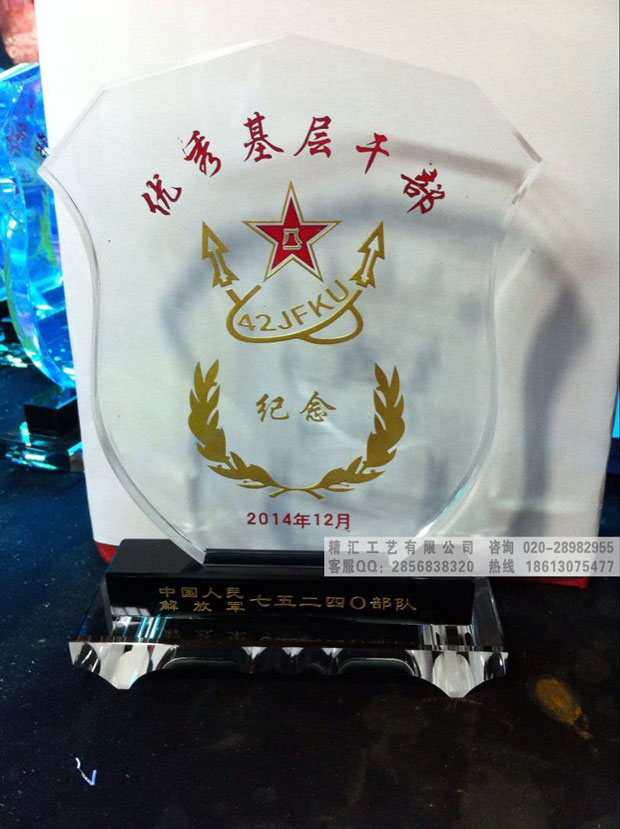 空軍陸軍老兵退伍留念，老兵退役禮品，水晶紀(jì)念品定制，保定退伍士兵紀(jì)念品