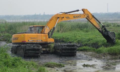 新疆吐魯番三一215-9水路挖掘機(jī)租賃河道清淤