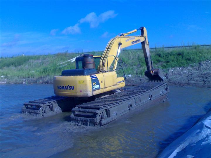 包月瀘州特種215-9水路挖掘機(jī)租賃湖泊治理