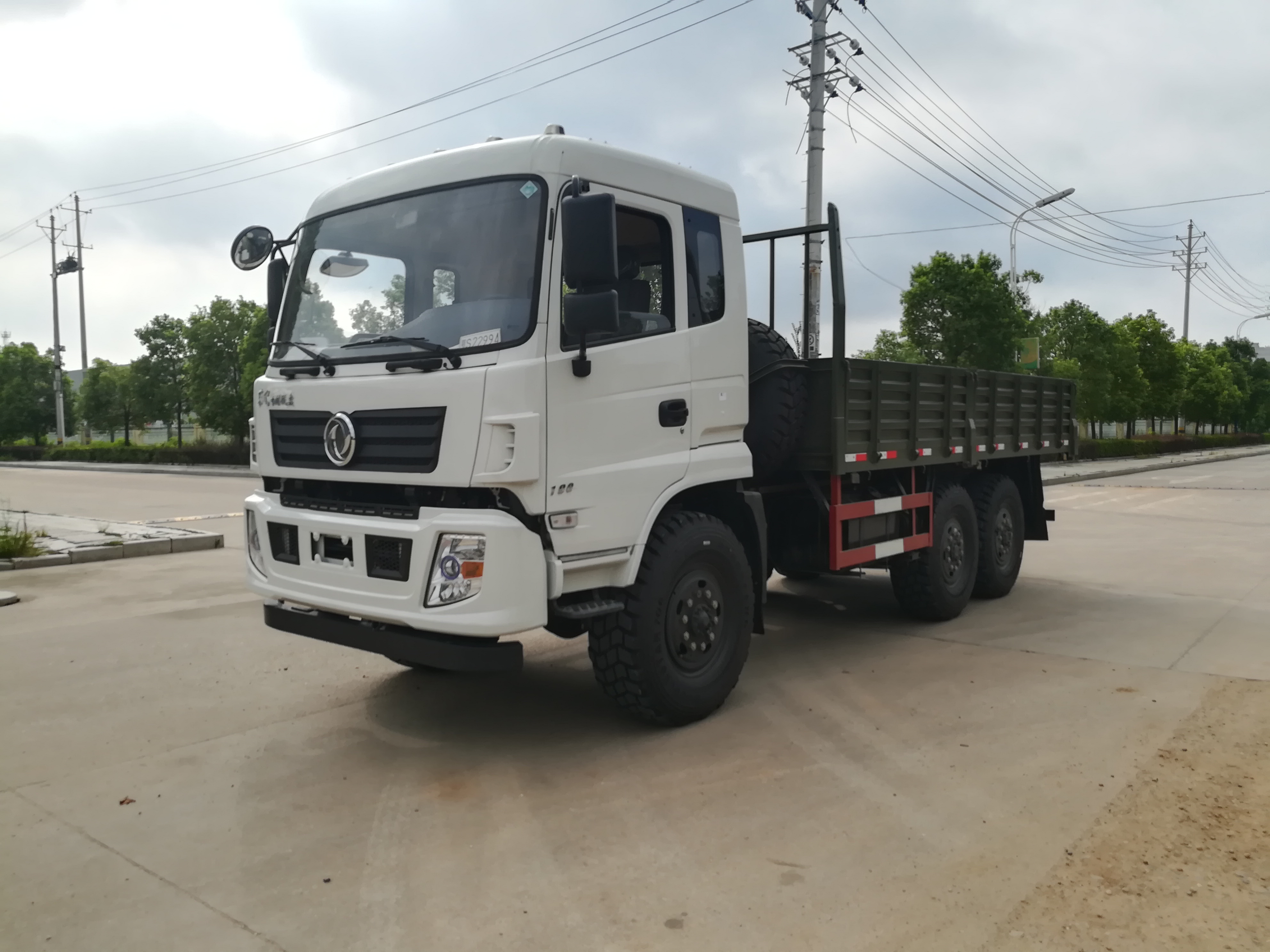 東風(fēng)6驅(qū)卡車、六驅(qū)越野載貨車、東風(fēng)越野沙漠車直銷