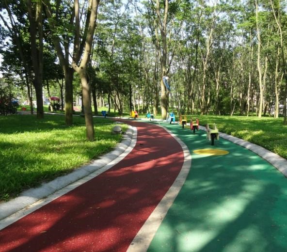 公園道路————彩色透水混凝土鋪裝享受自然彩石散鋪而帶來(lái)的輕松