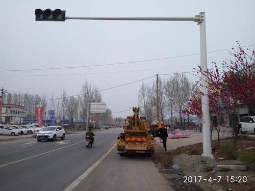 機(jī)動車滿屏紅綠燈多少錢，直徑400紅綠燈廠家