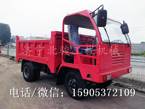 四不像拉砂石運(yùn)輸車，四缸四驅(qū)翻斗車