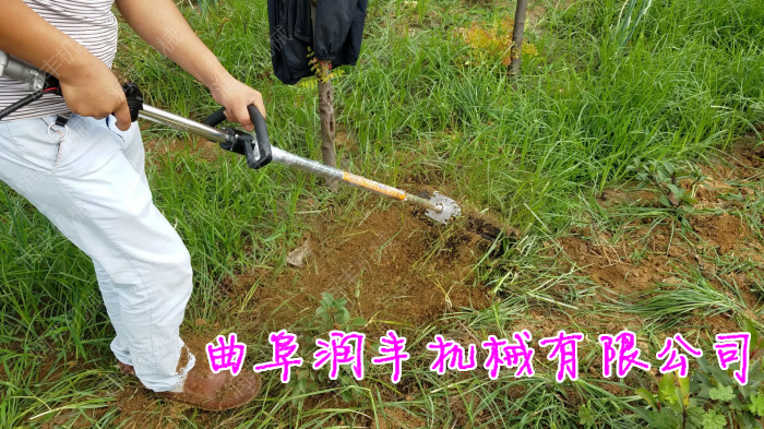 汽油除草機(jī) 小型機(jī)動鋤草機(jī) 輕便果園除草機(jī)