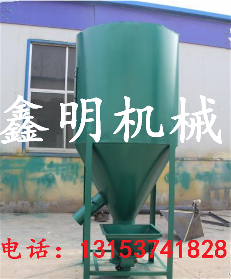 新型自吸式飼料混合機(jī)  高效干粉飼料大容量攪拌機(jī)價(jià)格