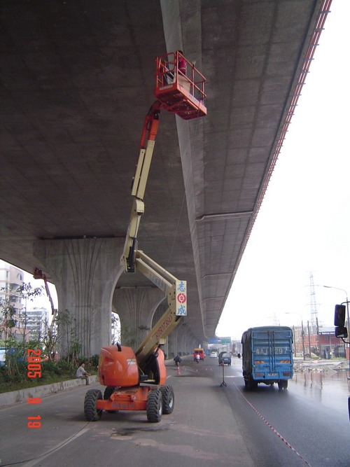 北京越野式高空作業(yè)車租賃