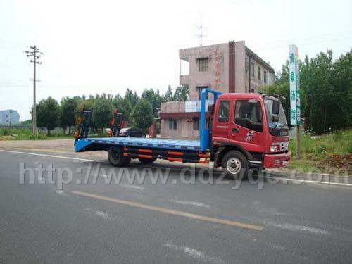 福田小平板運輸車 低平板拖車 挖掘機(jī)運輸車 挖掘機(jī)拖板車 挖掘機(jī)平板車 挖機(jī)拖車