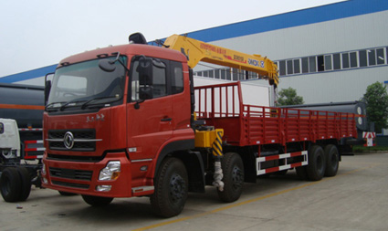 多功能隨車吊，平板帶吊運(yùn)輸車，東風(fēng)天龍隨車起重運(yùn)輸車