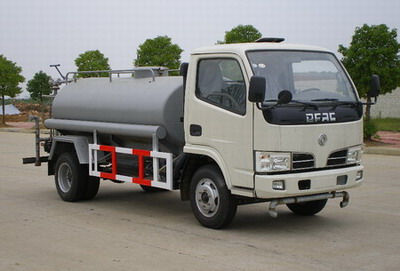 東風各個型號的灑水車，9噸單橋運水車，15噸后雙橋飲用水運輸車參數(shù)