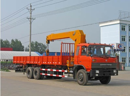 東風(fēng)后八輪隨車起重運輸車